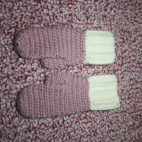 Mittens - Picture 6 of 8